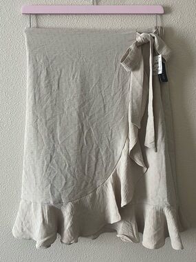 (NEVER WORN) Asymmetrical Ruffle Skirt in Light Beige